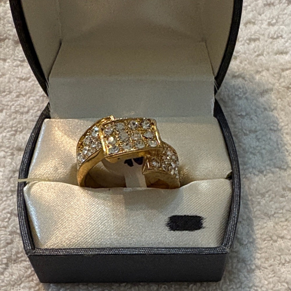 Elegant Gold and Silver Women's Ring
